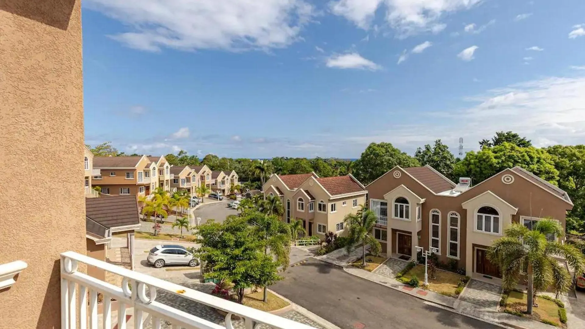 Luxury 2 Bedroom Jamaican Townhouse Очо-Риос